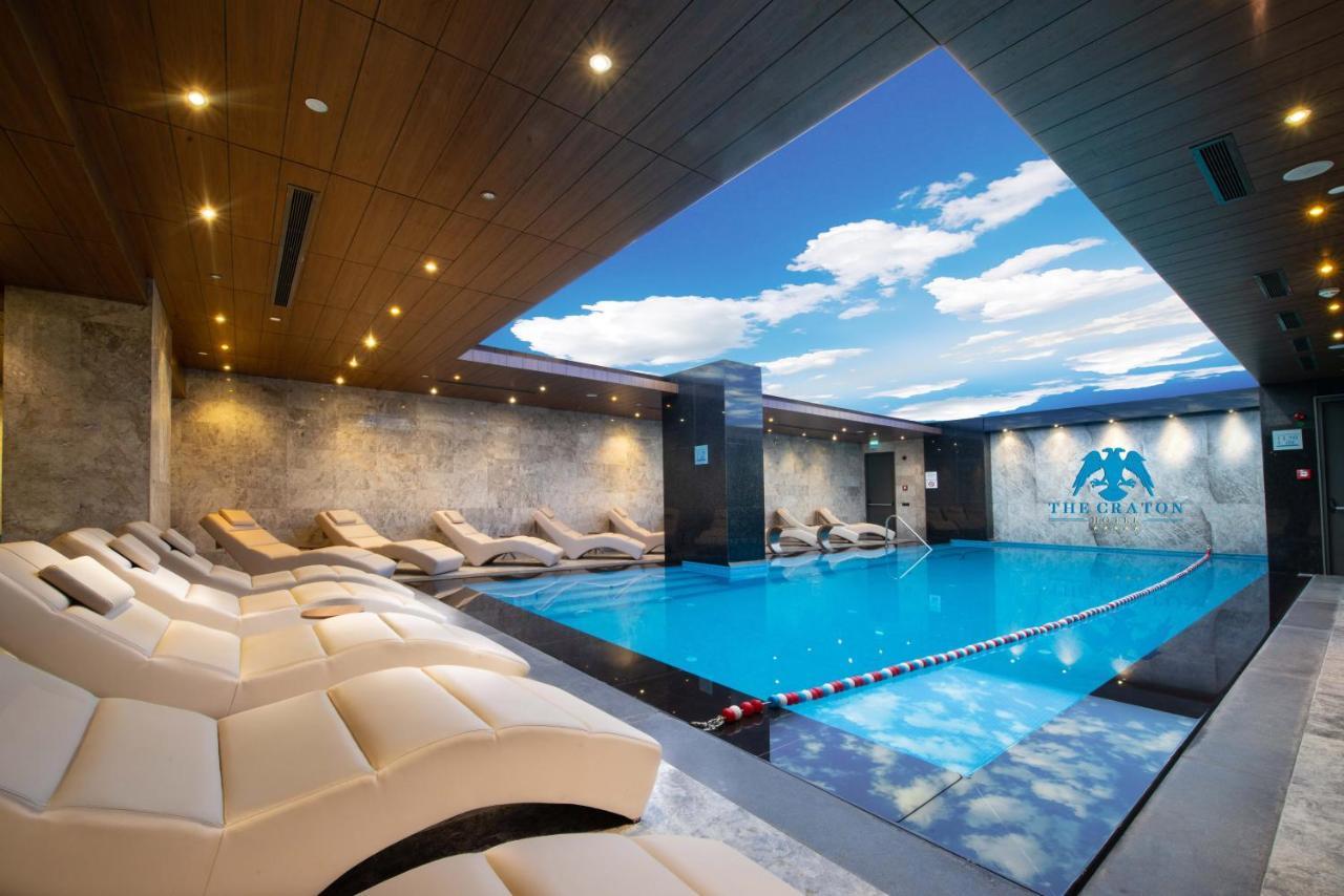 The Craton Hotel Sisli Istanboel Buitenkant foto The swimming pool at the hotel